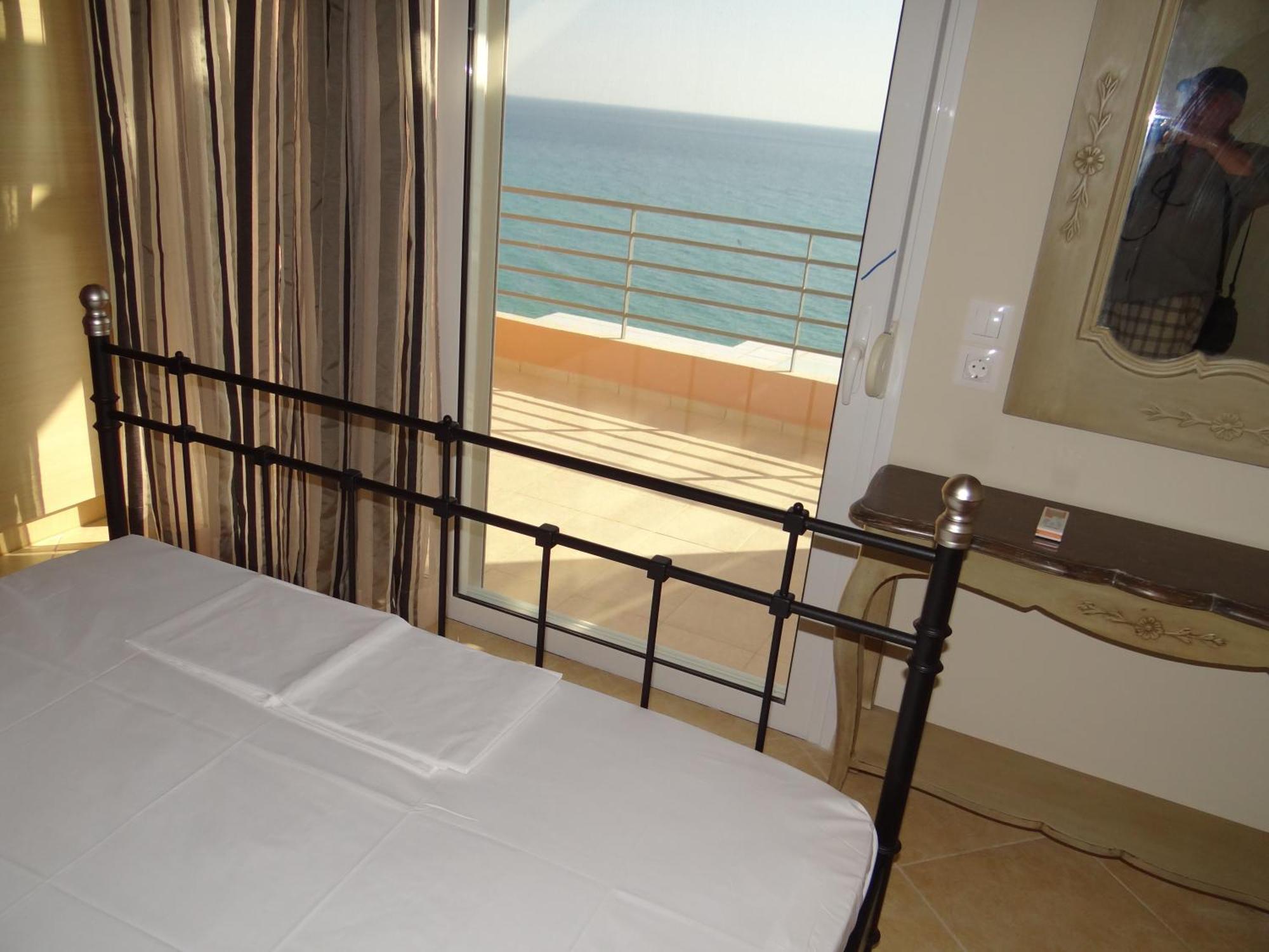 Aperanto House Paralia Loutsas 객실 사진