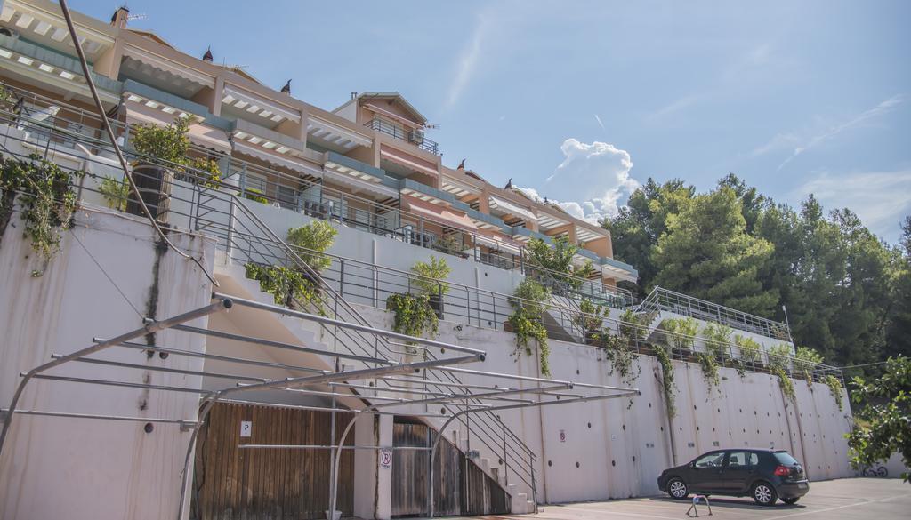 Aperanto House Paralia Loutsas 외부 사진